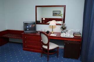Отель Draakon Hotel Тарту Стандартный двухместный номер с 1 кроватью или 2 отдельными кроватями-2