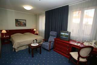 Отель Draakon Hotel Тарту Стандартный двухместный номер с 1 кроватью или 2 отдельными кроватями-4