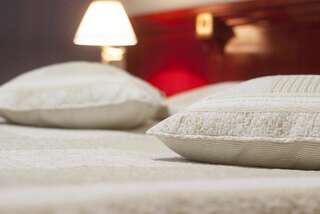 Отель Draakon Hotel Тарту Улучшенный двухместный номер с 1 кроватью или 2 отдельными кроватями и сауной-3